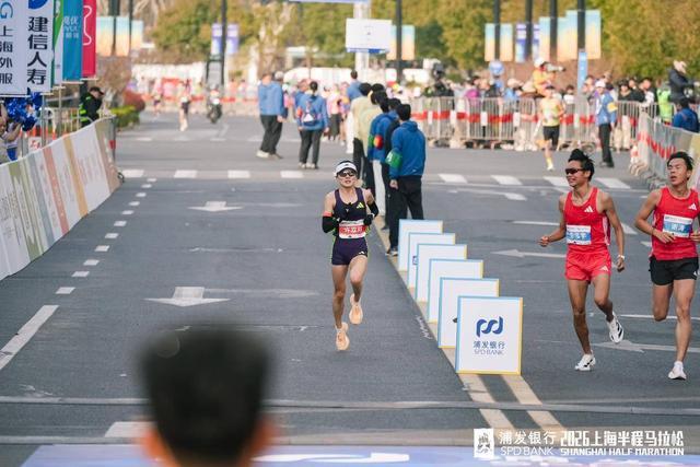 MK体育官方网站-15000名跑者燃动浦东!2026上海半马:许双双四夺国内冠军并刷新PB